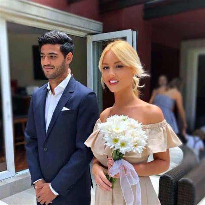 Carlos Vela is not Married to Wife. Dating Girlfriend Saioa Cañibano
