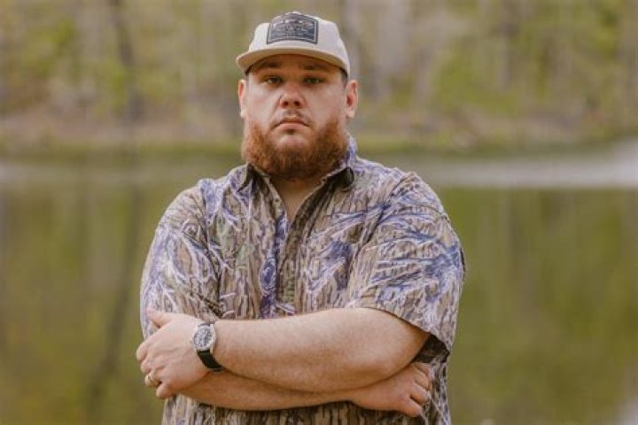 Luke Combs See Me Now Lyrics