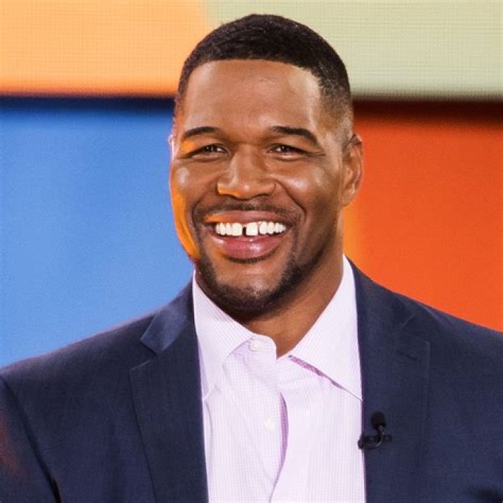 Michael Strahan's model daughter, 18, stuns in tiny red mini dress with
